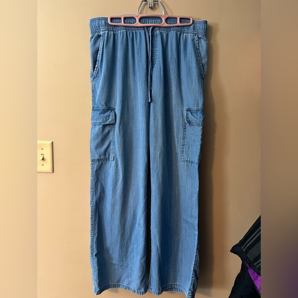Social Standard by Sanctuary sz L light was chambray pants wide leg cargo.